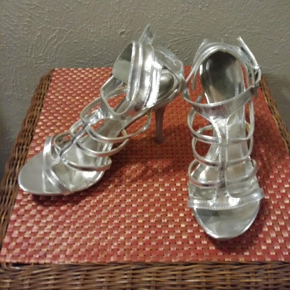 High Heels - Picture 3 of 3